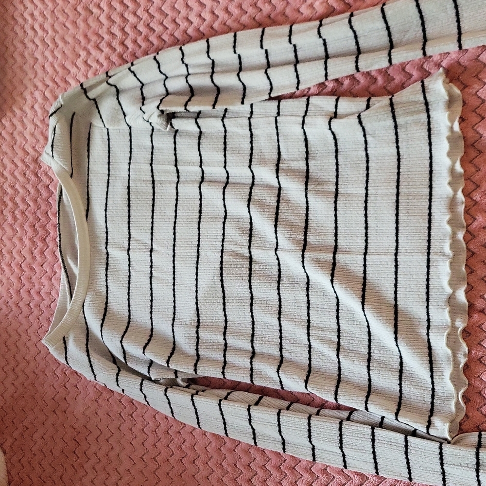 Aeropostale Long-Sleeve "Shrunken Tee" 🦋